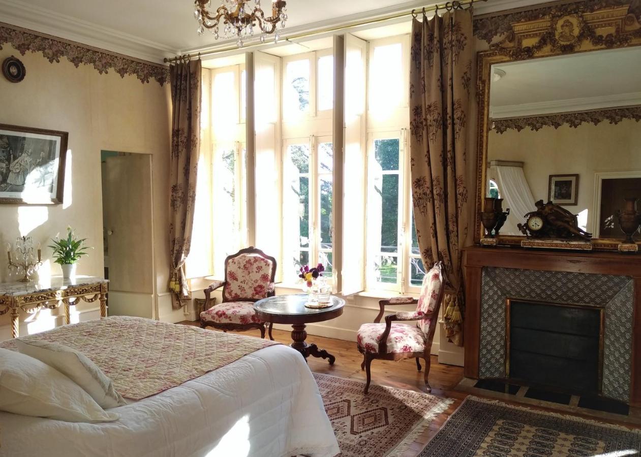 Château de la Vernède Saint-Rémy-de-Chargnat Esterno foto