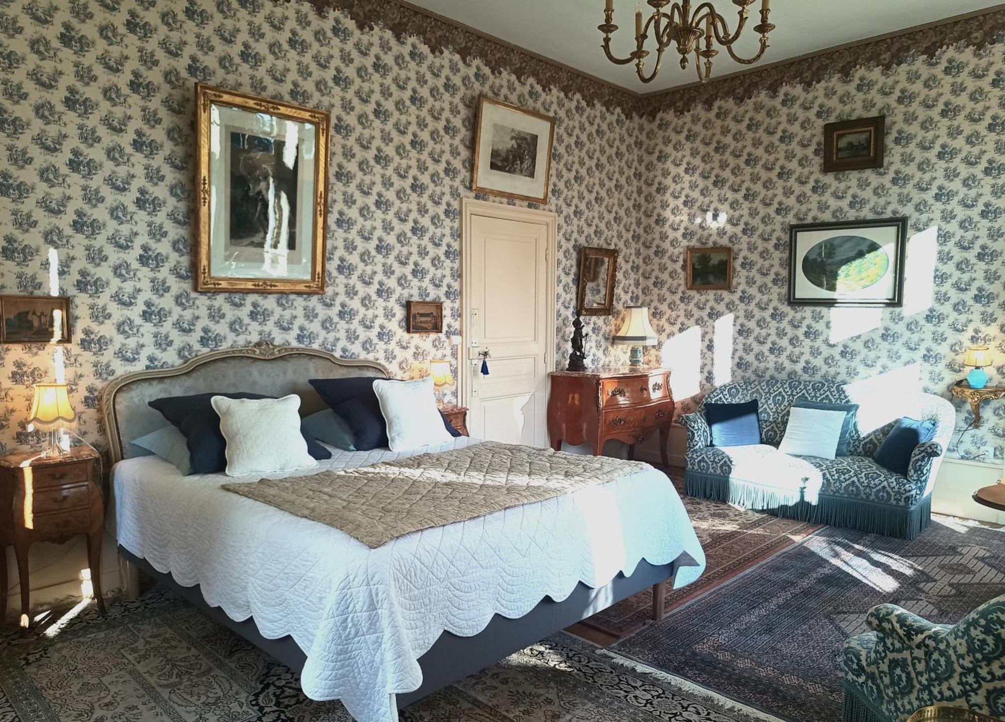 Château de la Vernède Saint-Rémy-de-Chargnat Esterno foto