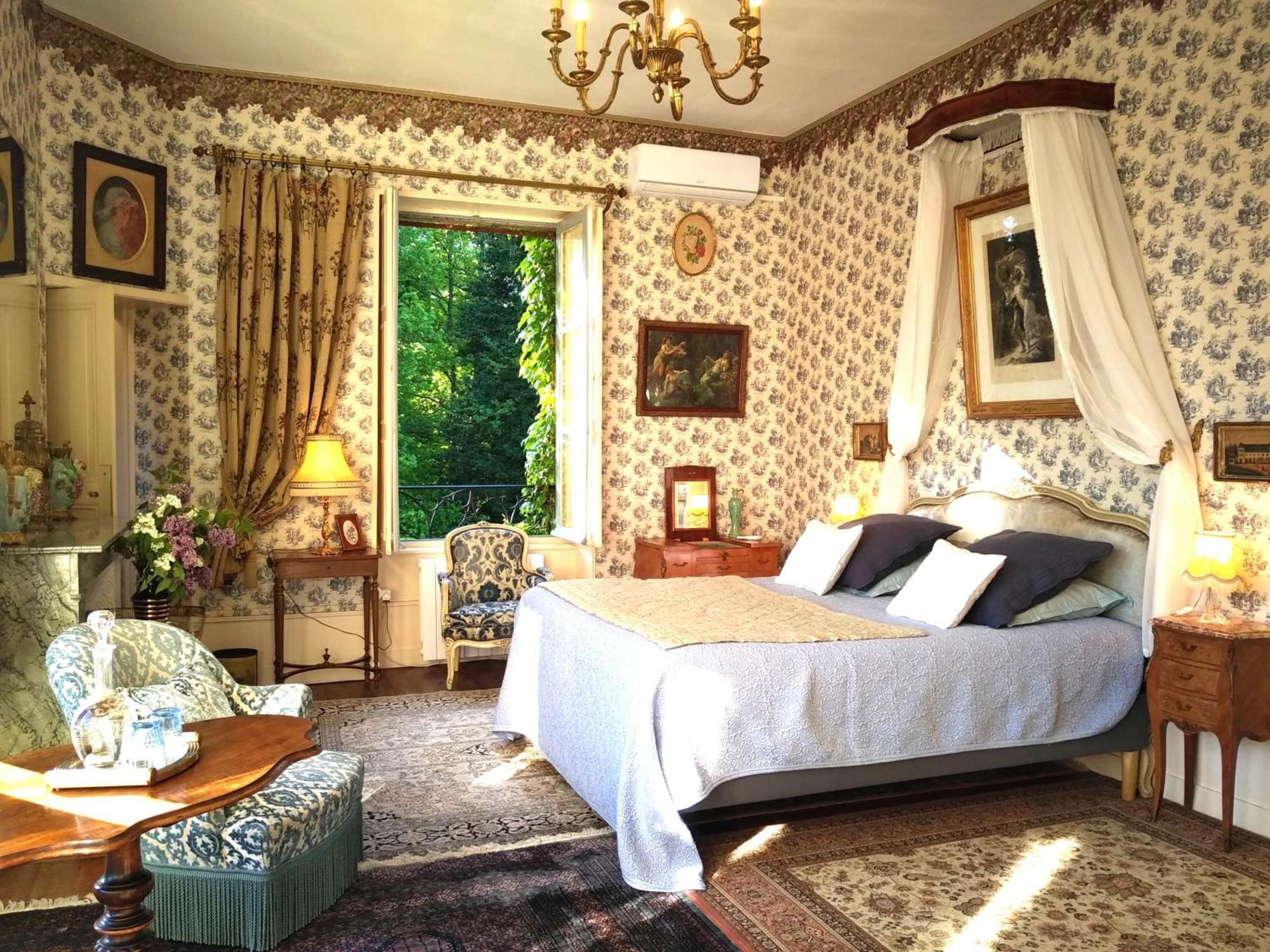Château de la Vernède Saint-Rémy-de-Chargnat Esterno foto