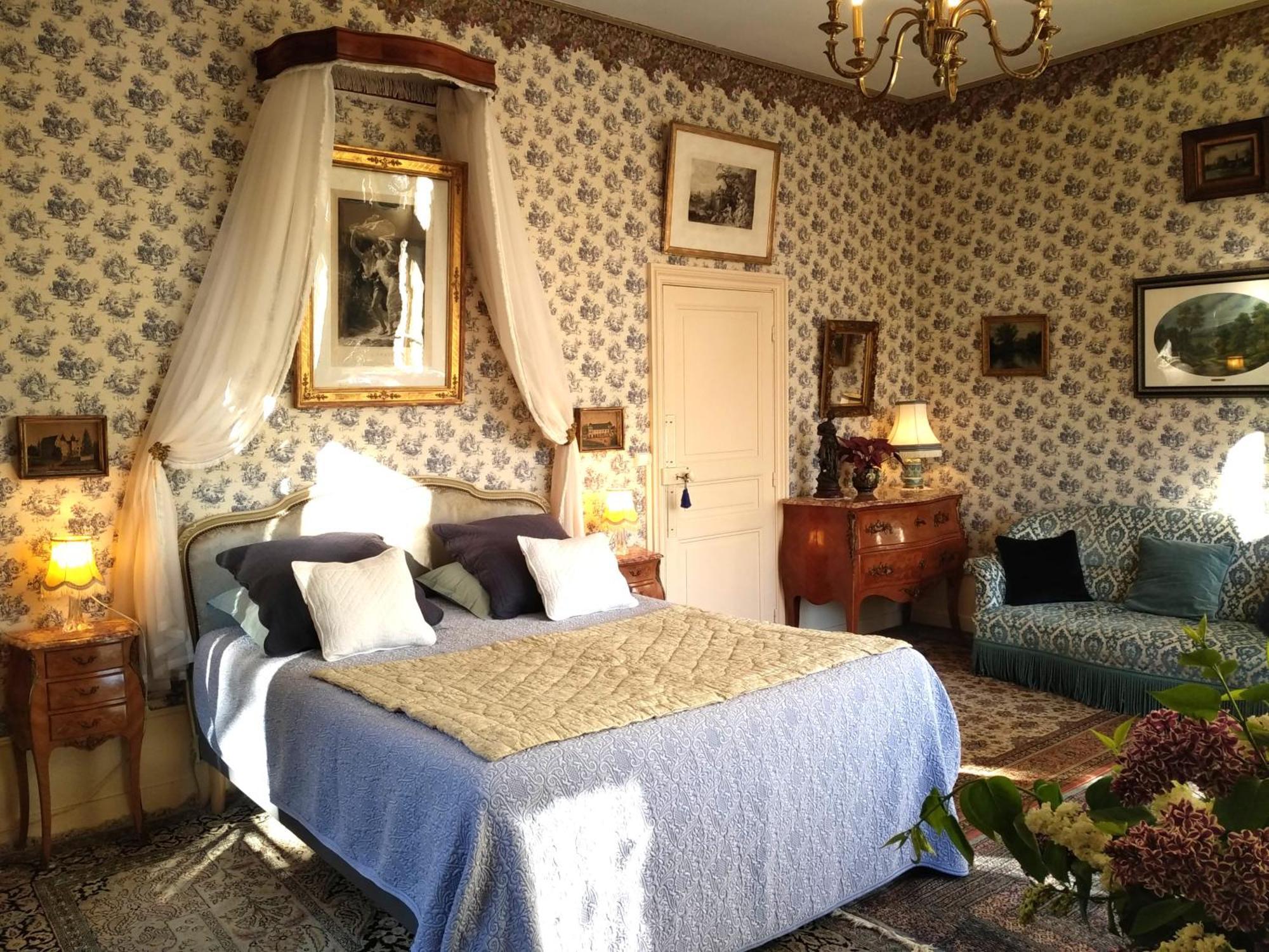 Château de la Vernède Saint-Rémy-de-Chargnat Esterno foto